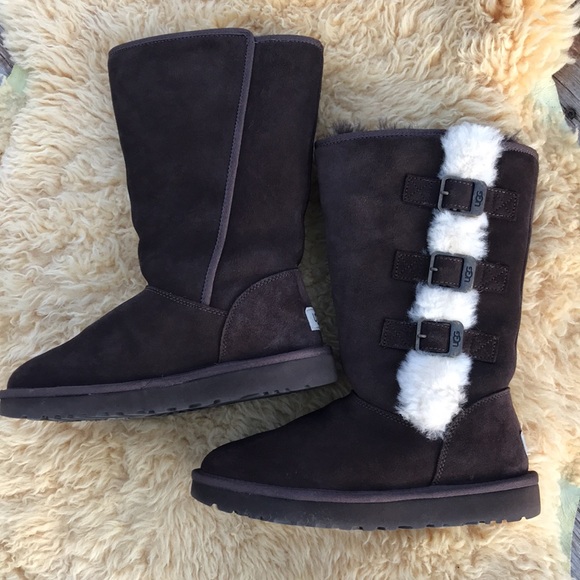 UGGS - Picture 2 of 7